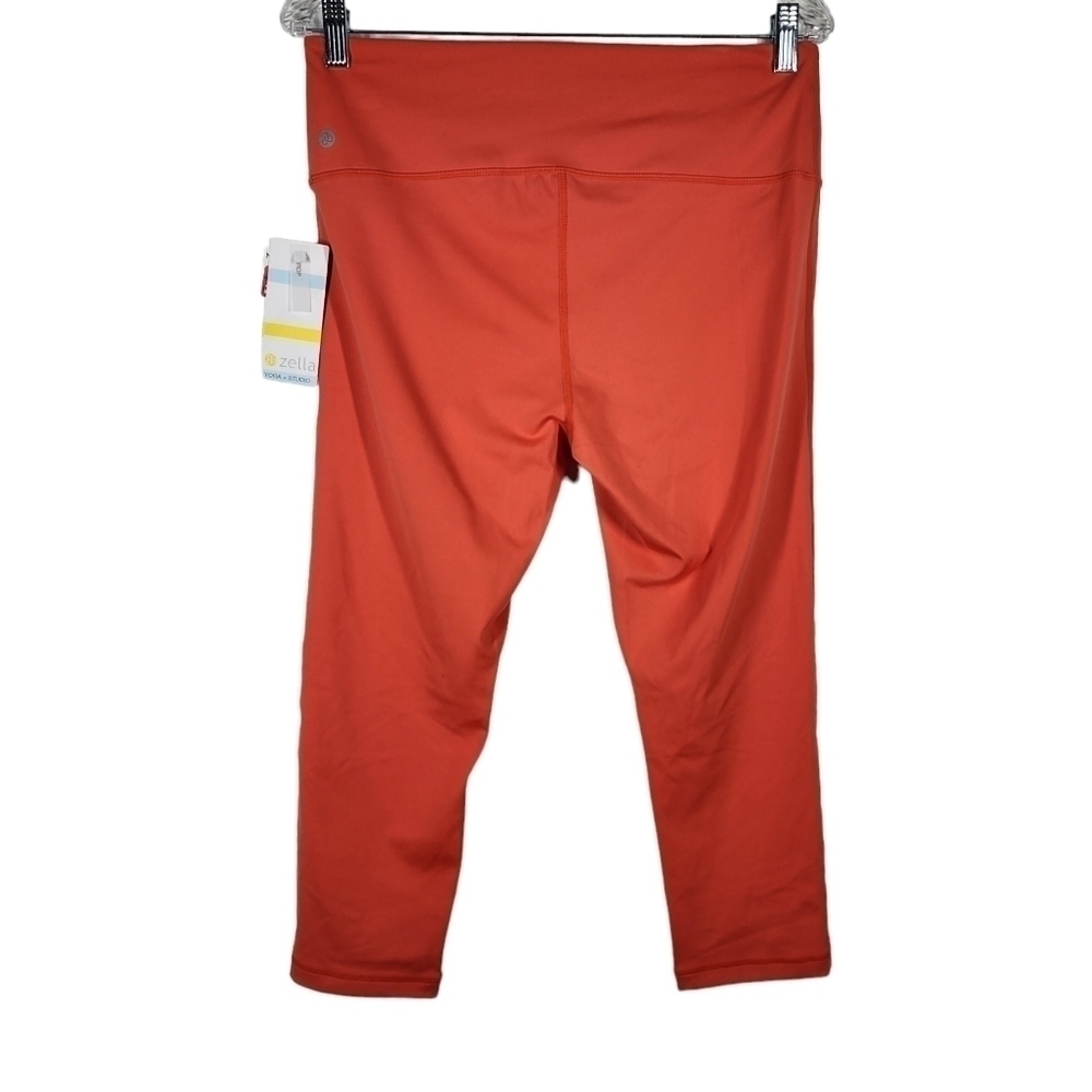 ZELLA YOGA CAPRI PANT - Picture 2 of 5